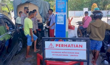 Cegah-Penimbunan-di-Tengah-Isu-Kenaikan-BBM,-Kapolres-Belu-Turunkan-Anggota-Pantau-Pengisian-BBM-di-SPBU