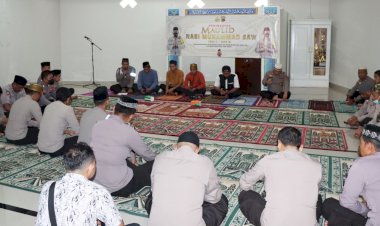 Peringatan-Maulid-Nabi-Muhammad-SAW-1444-H-di-Polres-Belu,-Ustad-Banjar-Ajak-Anggota-Polri-Teladani-Akhlak-Rasulullah