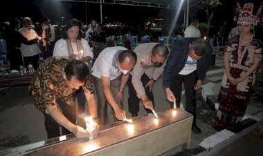 Polres-Belu-bersama-Ikatan-Keluarga-Ombai-Gelar-Aksi-Seribu-Lilin-untuk-Korban-Tragedi-Kapal-Cantika-Express-77