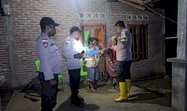 Tiga-Rumah-Terendam-Banjir-,-Polsek-Lamaknen-Turun-Beri-Bantuan-dan-Imbau-Warga-Waspada-Banjir-Susulan
