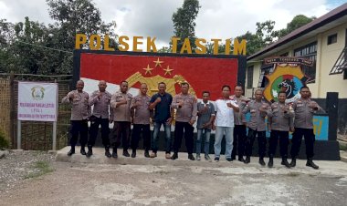 Pupuk-Sinergitas-Kemitraan-di-Tapal-Batas,-Polsek-Tastim-Gelar-Coffee-Morning-Bersama-Awak-Media