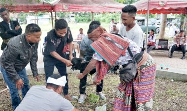 Difasilitasi-Polres-Belu,-Dua-Kelompok-Pemuda-Gelar-Sumpah-Adat-Akhiri-Konflik-di-Pasar-Baru