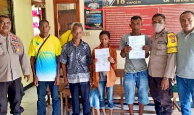 Bersama-Kanit-Reskrim,-Bhabinkamtibmas-Leosama-Polres-Belu-Bantu-Warga-Binaannya-Mediasi-Kasus-Penganiayaan