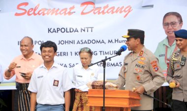 Safari-Kamtibmas-di-SMA-Negeri-1-Kupang-Timur,-Kapolda-NTT-Beri-Tantangan-Kepada-Para-Pelajar