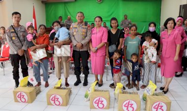 Dukung-Program-Pemerintah,-Kapolres-Belu-bersama-Ketua-Bhayangkari-Beri-Tali-Asih-untuk-Anak-anak-Penderita-Stunting