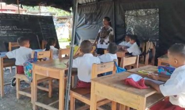 Siswa-SDI-Kewar-Mulai-Belajar-di-Tenda-Bantuan,-Guru:-Terima-Kasih-Polres-Belu