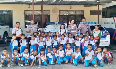 Serunya-Bermain-dan-Belajar-Bersama,-Sat-Lantas-Polres-Belu-Kenalkan-Anak-anak-Katolik-Assisi-Rambu-rambu-Lalu-Lintas