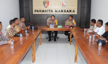 Ngopi-Bareng-Menjalin-Silaturahmi,-Kapolres-Belu-Ajak-Jurnalis-di-Tapal-Batas-Dukung-Polri-Sukseskan-Pemilu-2024