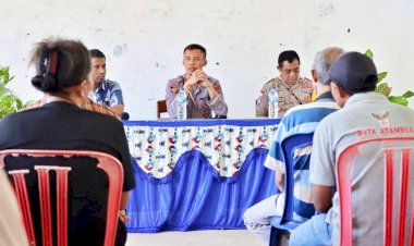 Dialog-Bersama-Wakapolres-Belu-saat-Jumat-Curhat,-Warga-Fatubenao-Minta-Polisi-Tingkatkan-Patroli-Malam-di-Wilayahnya