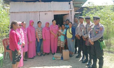 Berbagi-untuk-Tumbuh-Kembang-Anak,-Sat-Samapta-Polres-Belu-dan-Bhayangkari-Salurkan-Paket-Sembako-untuk-Anak-Asuh-Stunting