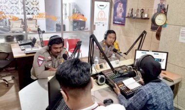 Lewat-Talk-Show,-Kasat-Lantas-Polres-Belu-Ajak-Pendengar-Radio-Favorit-Tingkatkan-Kesadaran-Berlalu-Lintas-demi-Keselamatan-Bersama