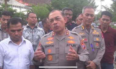 Kapolda-Sumbar-pastikan-Anggotanya-tidak-ada-yang-Pijak-Tempat-Ibadah-di-Mesjid-Raya-Sumbar