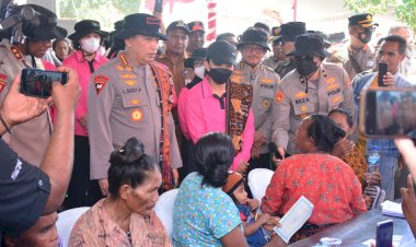 Kapolri-dan-Ketua-Umum-Bhayangkari-Tinjau-Bakti-Kesehatan-Polri-Presisi-di-Pulau-Palue-NTT.-