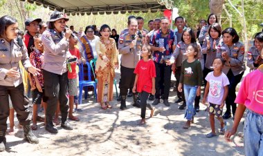 Berbagi-Kebahagiaan-dalam-Kesederhanaan,-Polres-Belu-Gelar-Syukuran-HUT-Polwan-di-Dusun-yang-39-Tahun-Hidup-Tanpa-Listrik-dan-Air-Bersih