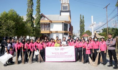 Bakti-Religi-Sambut-HKGB-ke-71,-Kapolres-Belu-bersama-Ketua-Bhayangkari-Pimpin-Anggota-Bersihkan-Tempat-Ibadah