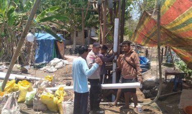 Masyarakat-Pulau-Palue-Bersukacita:-Sumur-Bor-Bantuan-Kapolri-dan-Ketua-Umum-Bhayangkari-Akhirnya-Mengeluarkan-Air-Bersih.-