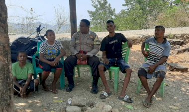 Sentuh-Desa-Pantauan,-Bhabinkamtibmas-Polres-Belu-Ajak-Warga--Bersama-Polri-Ciptakan-Pemilu-2024-yang-Damai