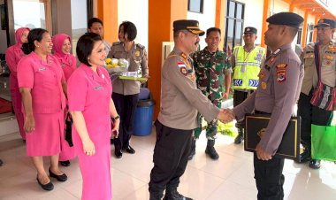 Bangga-Atas-Prestasi-Anggotanya,-Kapolres-Belu-Sambut-dan-Gelar-Syukuran-untuk-Bripka-Nasrul-Peraih-Pin-Emas-Kapolri