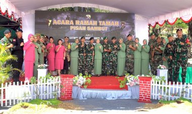 Kapolres-Belu-Bersama-Ketua-Bhayangkari-Hadiri-Sertijab-dan-Pisah-Sambut-Danyon-Raider-Sus-744/SYB