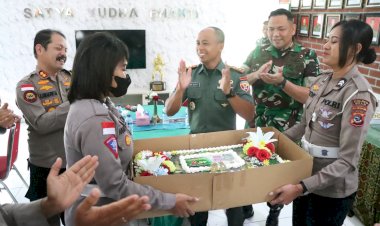 Wujud-Sinergitas-TNI-Polri-di-Tapal-Batas-,-Kapolres-Belu-Temui-Danyon--Beri-Ucapan-Selamat-Ulang-Tahun-Yonif-RK-744/SYB-ke-46