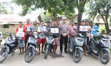 Bawa-Spanduk-dan-Sebar-Pamflet-Imbauan,-Satgas-Ops-Keselamatan-Polres-Belu-Ajak-Masyarakat-Patuh-Berlalu-Lintas