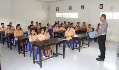 Ops-Keselamatan-2024,-Kanit-Kamsel-Sat-Lantas-Polres-Belu-Turun-ke-Sekolah-Imbau-Pelajar-Utamakan-Keselamatan-Saat-Berkendara