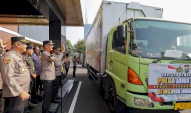 Kapolda-Jatim-Berangkatkan-50.789-Paket-Bantuan-Kemanusiaan-untuk-Warga-Terdampak-Banjir-Jateng
