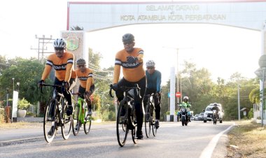 Pantau-Situasi-Kamtibmas-di-Tapal-Batas,-Kapolda-NTT-Gowes-Tempuh-Jarak-73-KM-Hingga-Perbatasan-Tiga-Kabupaten
