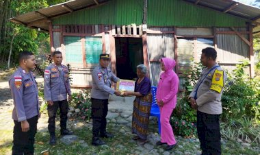 Hadir-Ringankan-Beban-Sesama,-Polsek-Lasiolat-dan-Bhayangkari-Salurkan-Bansos-Jelang-Hari-Bhayangkara-ke-78