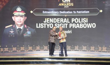 Kapolri-Raih-Penghargaan-Extraordinary-Dedication-of-Patriotism