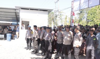 Kerahkan-200-Personel,-Kapolres-Belu-Pimpin-Langsung-Pengamanan-Pendaftaran-Bakal-Paslon-Bupati-dan-Wakil-Bupati-di-Pilkada-2024
