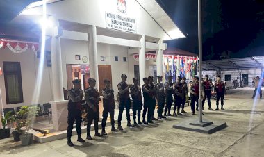 Turun-Penuh-di-Malam-Hari,-Satgas-Ops-Mantap-Brata-Polres-Belu-Gelar-Patroli-Dialogis-ke-Kantor-KPU-hingga-Panwascam