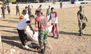 Peduli-Lingkungan-Yang-Bersih-dan-Sehat,-Polres-Belu-bersama-TNI-dan-Brimob-Gelar-Kerja-Bakti-Sambut-HUT-TNI-ke-79