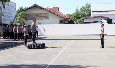 Kapolres-Belu,-AKBP-Benny-Miniani-Arief-Pimpin-Upacara-Korps-Raport-Kenaikan-Pangkat-Pengabdian