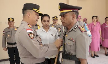 Kapolres-Belu,-AKBP-Benny-Miniani-Arief-Pimpin-Pelantikan-dan-Pengambilan-Sumpah-Jabatan-Kabag-Logistik