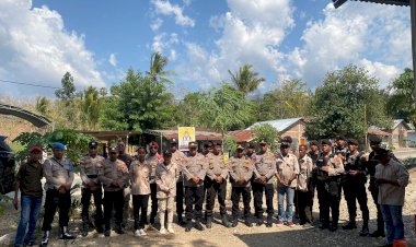 Polsek-Raihat-bersama-Samapta-Polres-Belu-Turun-ke-Desa-Aitoun-Amankan-Kampanye-Paslon-Bupati-dan-Wakil-Bupati-Pilkada-2024