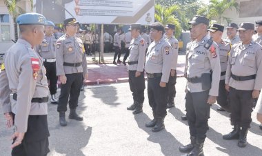 Cek-Sikap-Tampang-dan-Gampol,-Kapolres-Belu,-AKBP-Benny-Miniani-Arief-Tekankan-Penggunaan-Brevet-pada-Seragam-Harus-Sesuai-Aturan