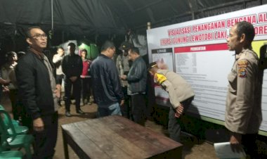 Astama-Ops-Kapolri-Tinjau-Posko-Kemanusiaan-Polda-NTT,-Pastikan-Kesiapan-Bantuan-untuk-Korban-Erupsi-Gunung-Lewotobi--