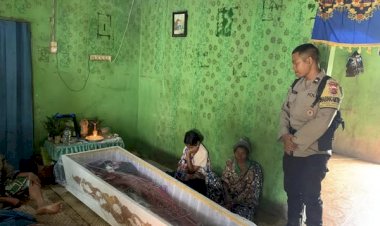 Melayat-Warga-Binaannya-yang-Tutup-Usia,-Bhabinkamtibmas-Nanaet-Polres-Belu-Titip-Pesan-ini-Untuk-Masyarakat