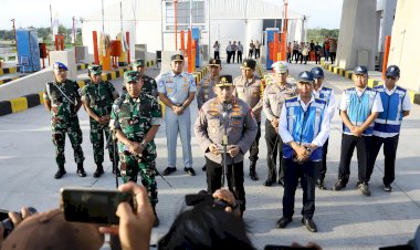 Persiapan-Pengamanan-Natal-Tahun-Baru,-Kapolri-dan-Panglima-TNI-Tinjau-Gerbang-Tol-Prambanan