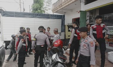 Patroli-Dialogis-di-Sejumlah-Titik,-Tim-Perintis-Polres-Belu-Urai-Kemacetan-Sembari-Beri-Pesan-Kamtibmas-ke-Masyarakat