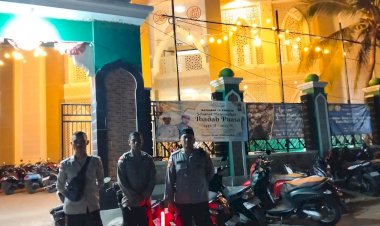Beri-Rasa-Aman-dan-Nyaman-Umat-saat-Beribadah,-Polsubektor-Atambua-Barat-Laksanakan-Patroli-dan-Pengamanan-Sholat-Tarawih-Ramadhan-1446-H