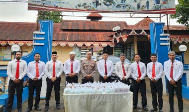Tebar-Kebaikan-di-Bulan-Ramadhan-1446-H,-Kapolres-Belu-dan-Jajaran-Reskrim-Bagikan-Takjil-Gratis-untuk-Masyarakat