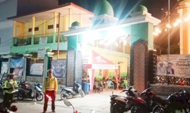 Hari-ke-16-Bulan-Ramadhan,-Sat-Lantas-Polres-Belu-Turun-ke-Masjid-Jamin-Keamanan-dan-Kelancaran-Arus-Lalu-Lintas-Saat-Tarawih