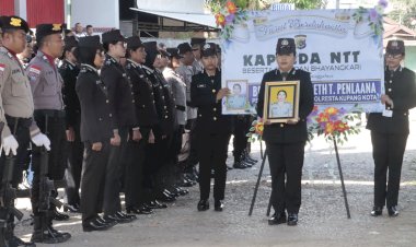Beri-Penghormatan-Terakhir,-Polres-Belu-Gelar-Upacara-Pemakaman-Polwan-Polresta-Kupang-Kota,-Bripka-Margareth-T.Penlaana