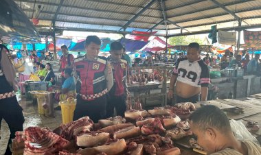 Sisir-Pasar-Baru,-Tim-Perintis-Samapta-Polres-Belu-Imbau-Masyarakat-dan-Pedagang-Lapor-Polisi-Bila-Temukan-Aksi-Premanisme