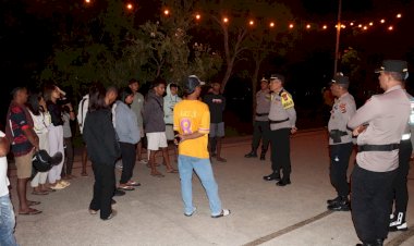 Picu-Gangguan-Kamtibmas,-Belasan-Muda-Mudi-yang-Asyik-Nongkrong-di-Taman-Fronteira-Dibubarkan-Satgas-Ops-Pekat-Polres-Belu