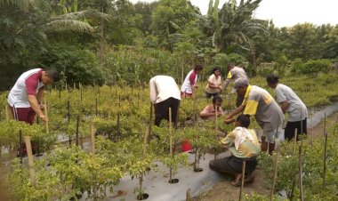 SEMANGAT-PENGABDIAN-AIPDA-HIRONIMUS-T.WERANG-KEPADA-MASYARAKAT-DI-TENGAH-KETERBATASAN-FISIKNYA