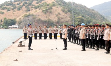 Hari-Bhayangkara-ke-79,-Polres-Belu-dan-Brimob-Tabur-Bunga-di-Perairan-Perbatasan-RI-Timor-Leste