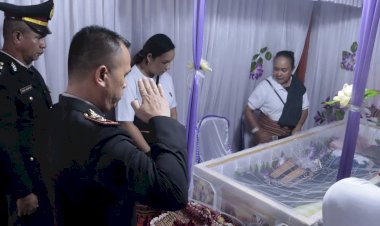 Sampaikan-Belasungkawa,Wakapolres-Belu-Melayat-ke-Rumah-Duka-Almarhum-AIPTU-Purn.-Clementino-Da-Silva